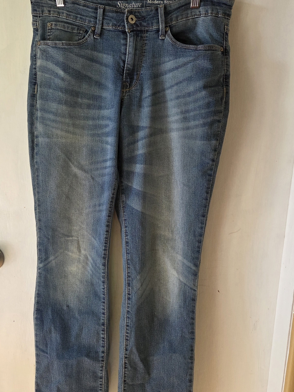 Signature by Levi Strauss Women's Straight Leg Jeans - Faded Blue